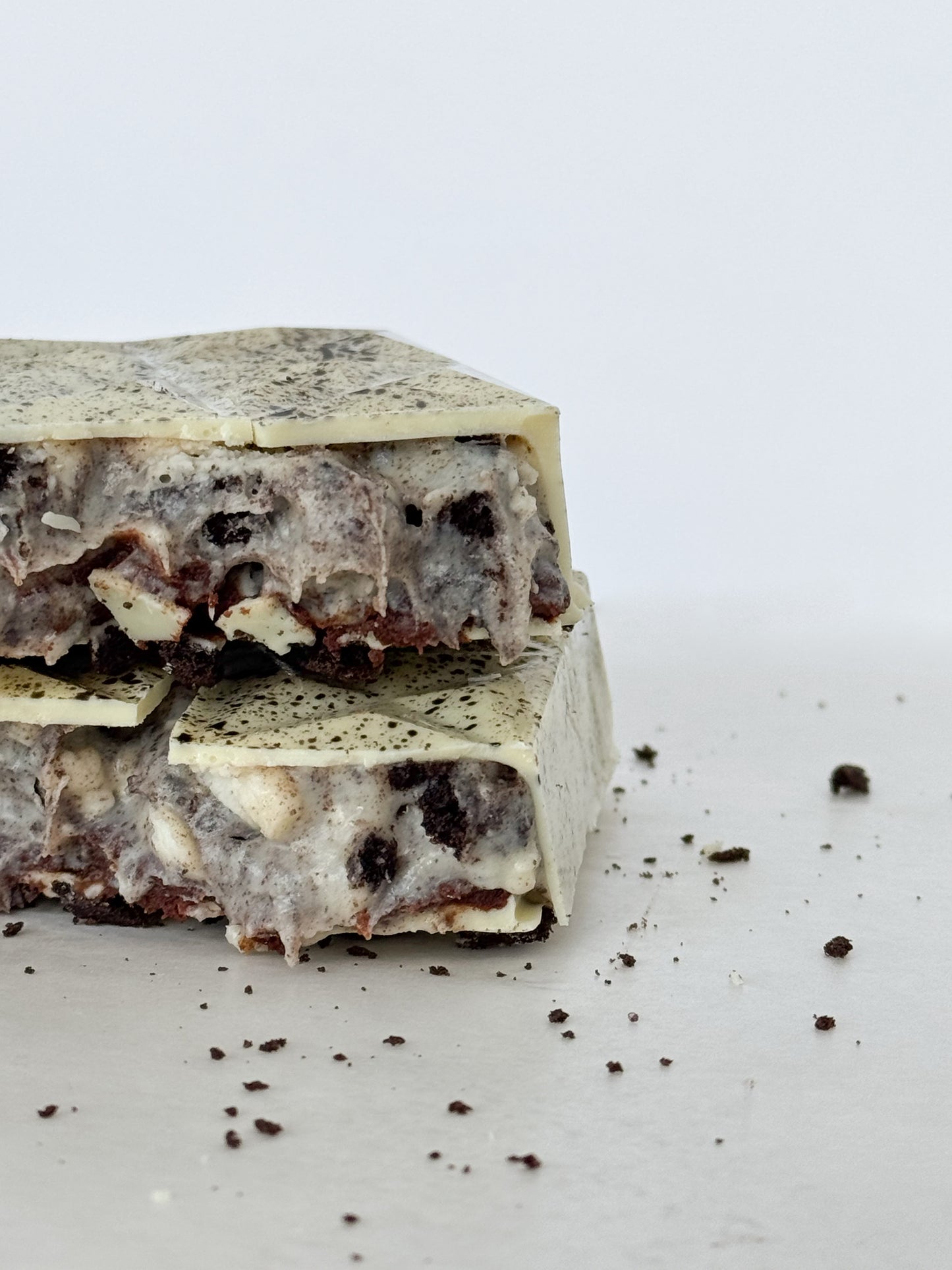 Cookies & Cream Chocolate Bar