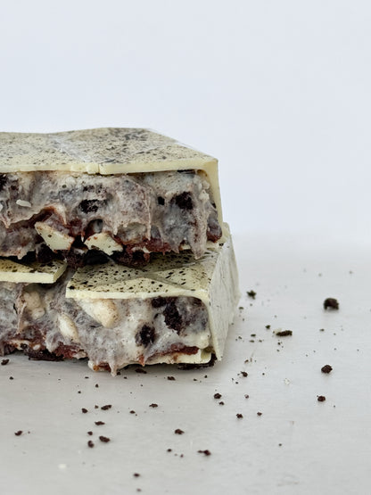 Cookies & Cream Chocolate Bar