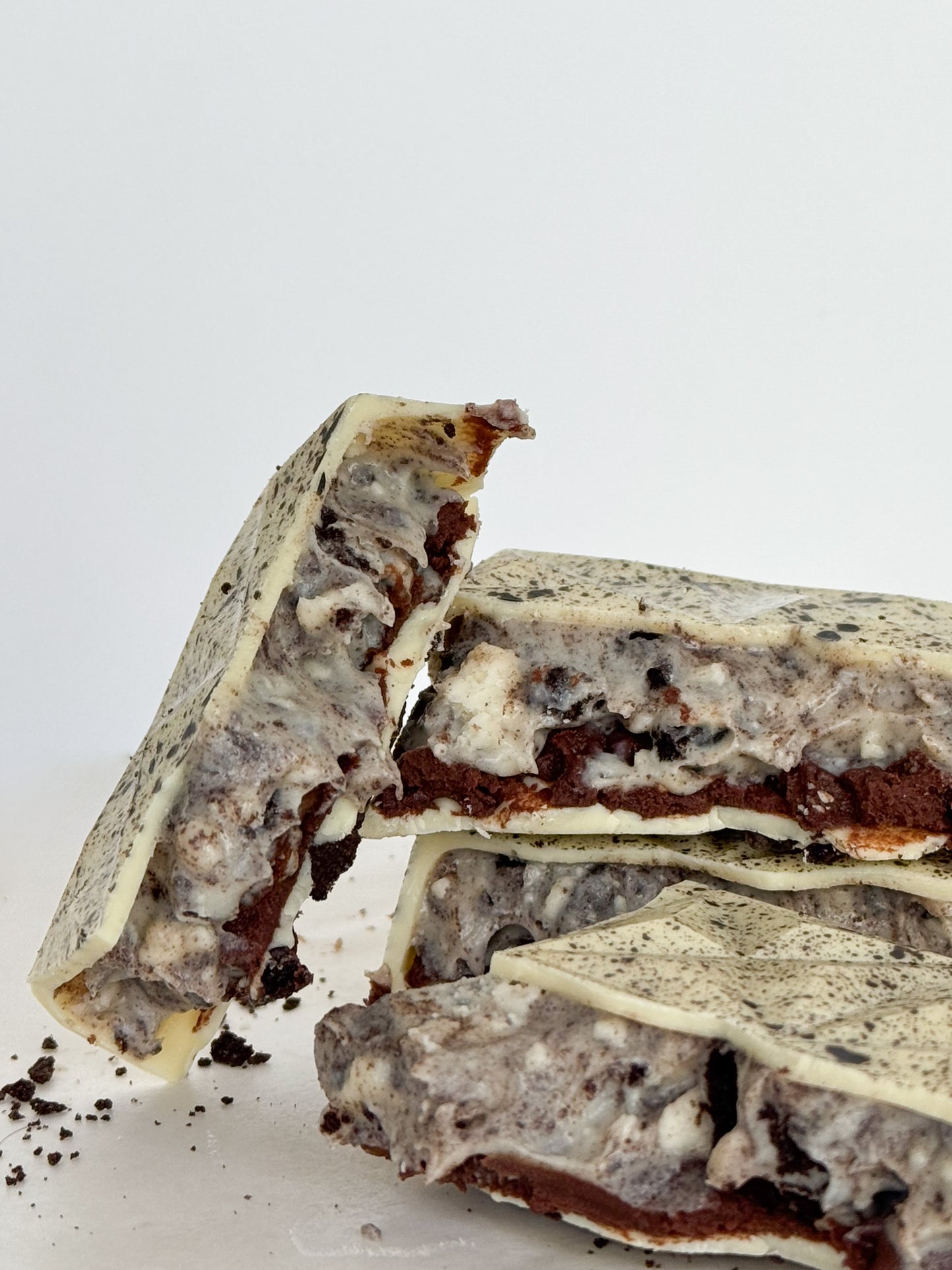 Cookies & Cream Chocolate Bar